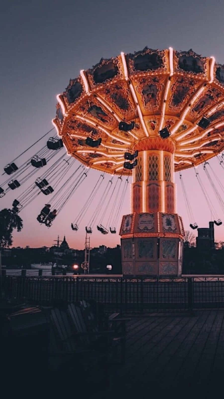 Embracing The Funky Flow Of The '90s Background