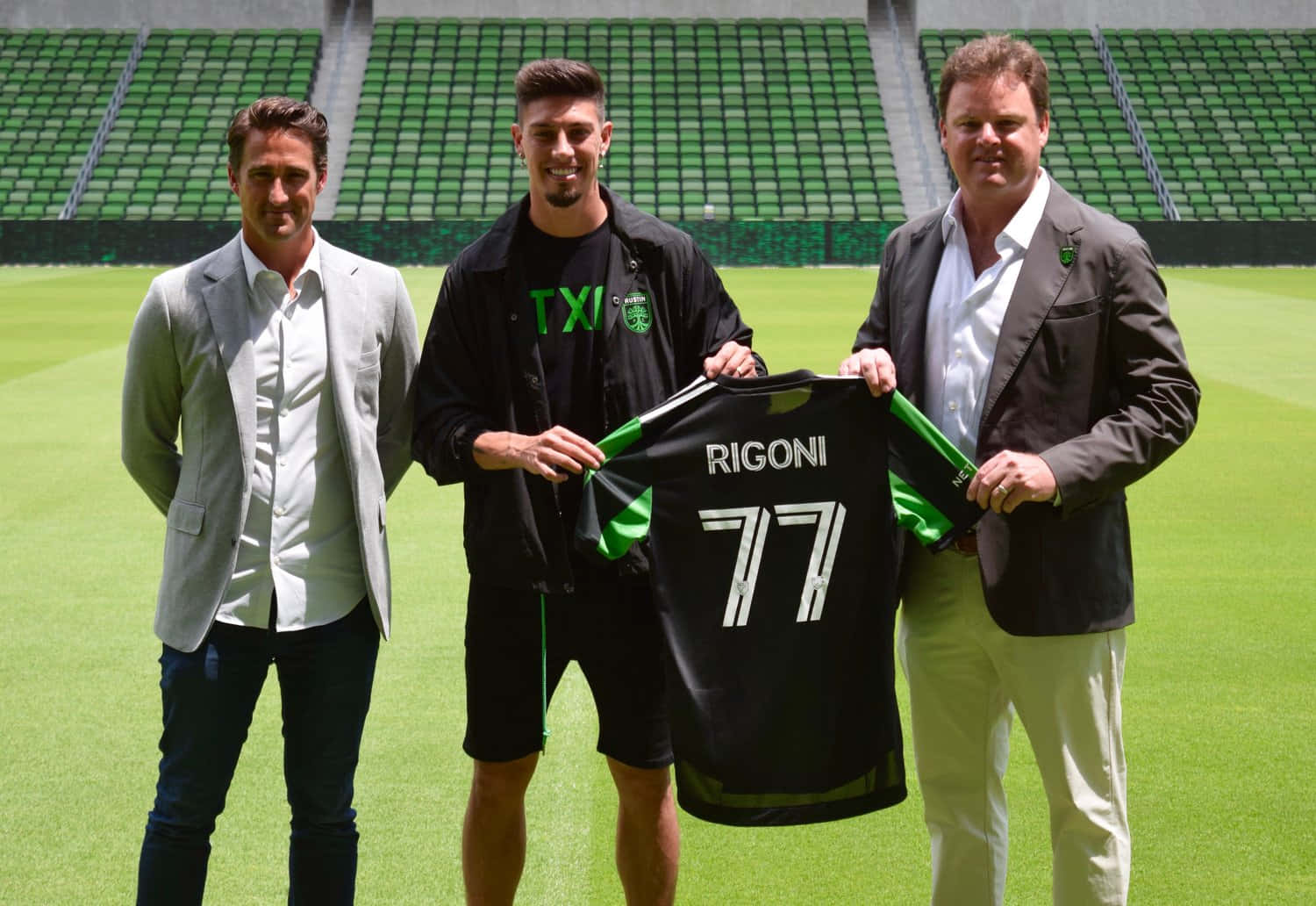 Emiliano Rigoni Soccer Player Jersey Presentation Background