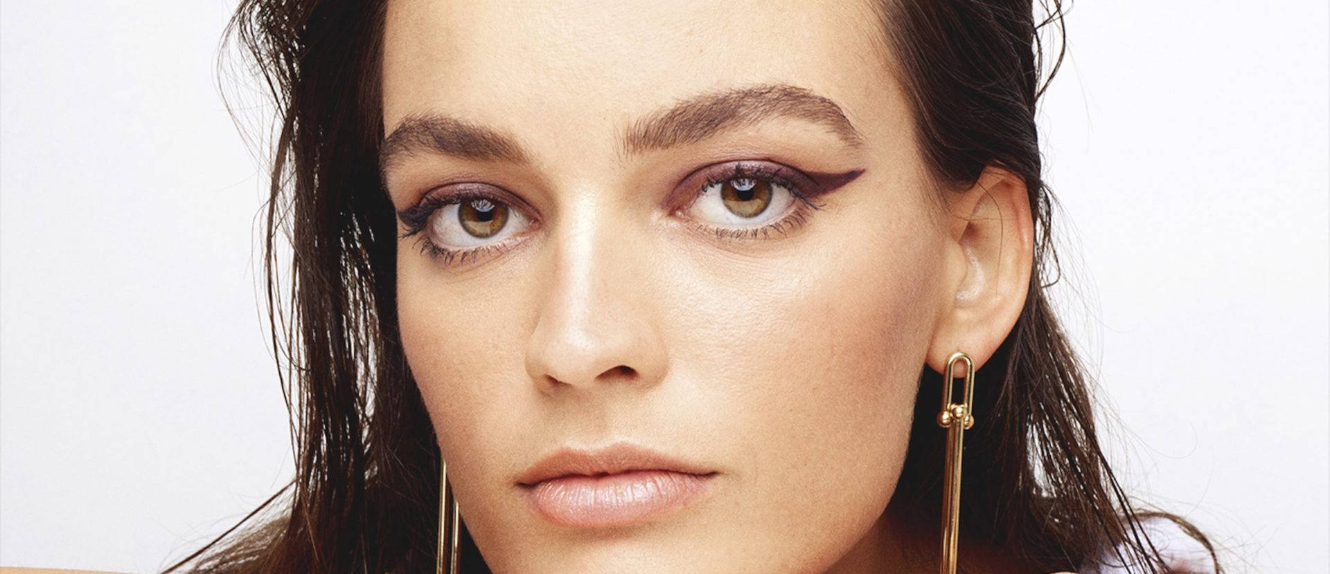 Emma Mackey Showcases Radiant Beauty With A Stunning Winged Liner Look