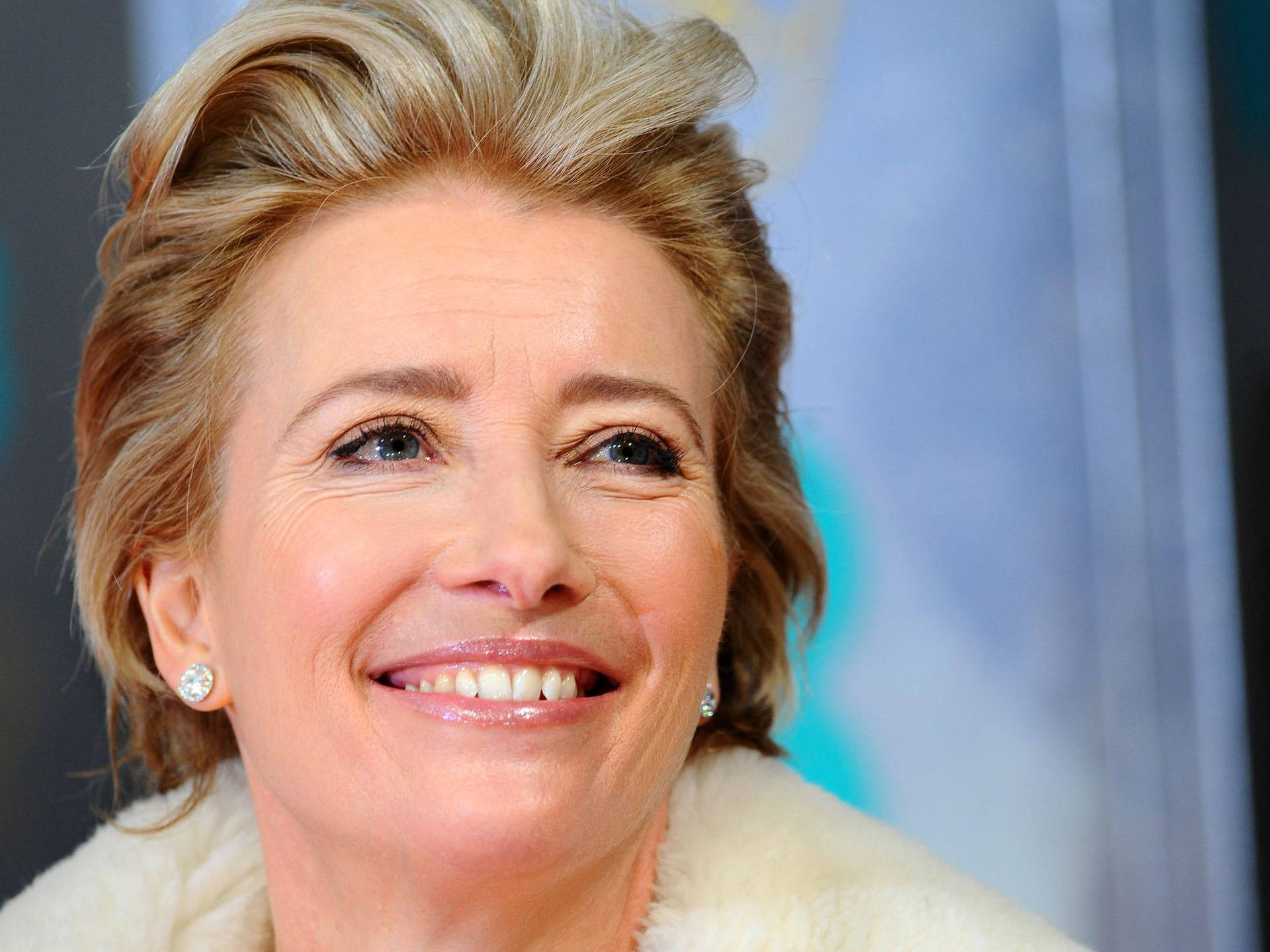 Emma Thompson's Enchanting Smile Background