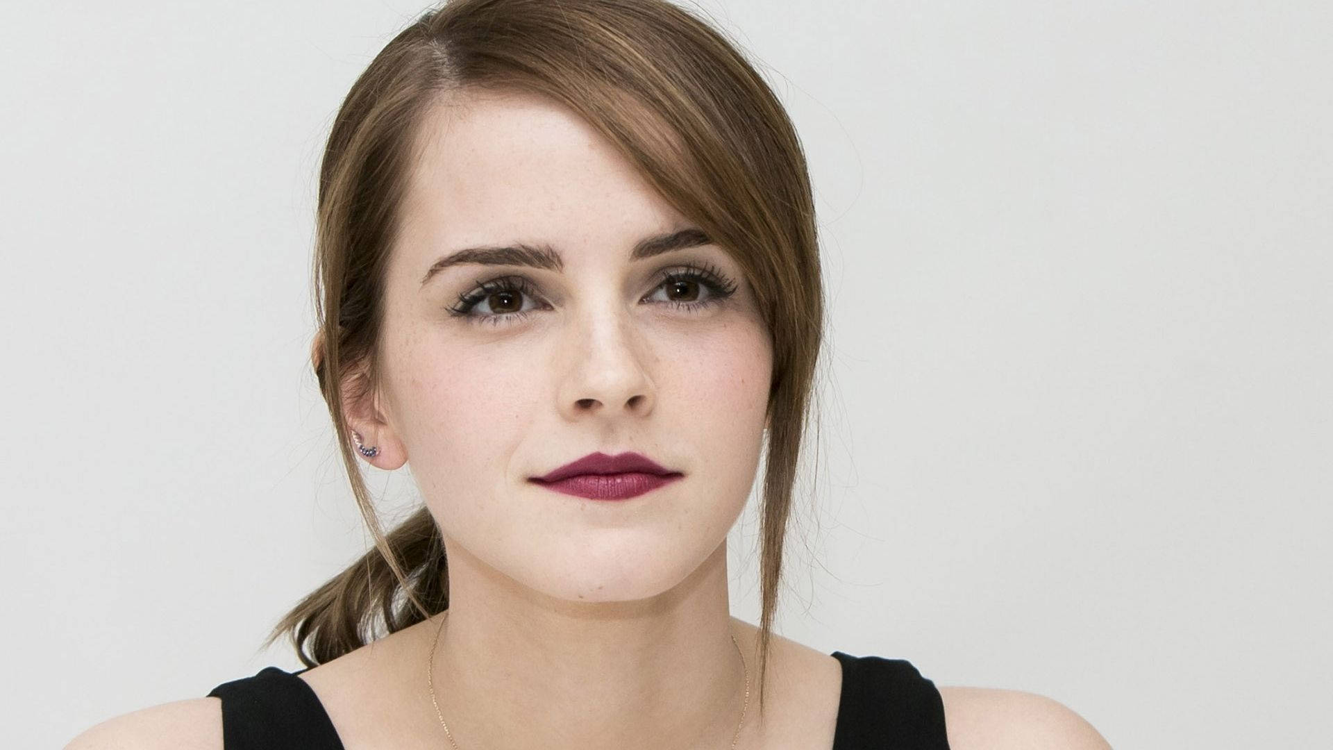 Emma Watson Glows In A Beautiful Portrait Background