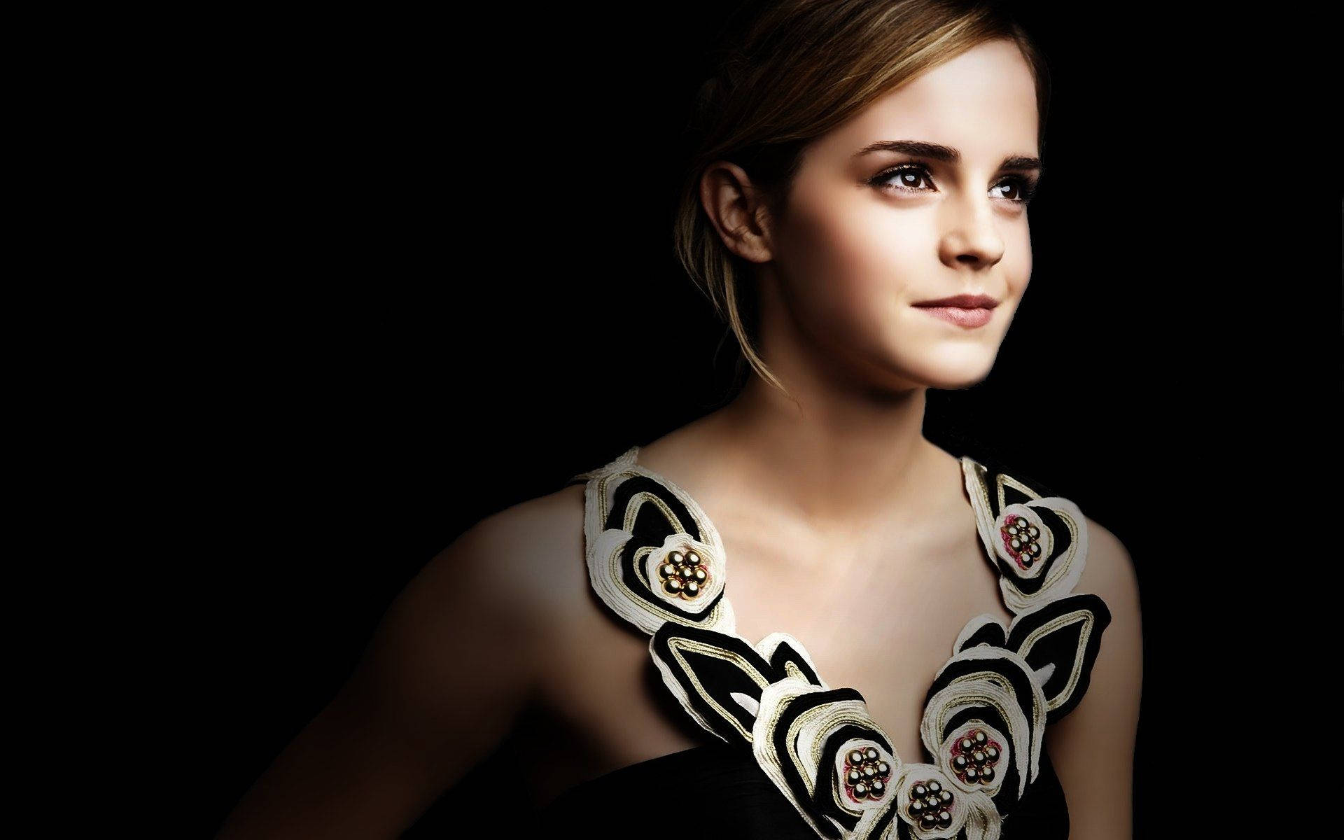 Emma Watson Sharing Her Beautiful Smile. Background