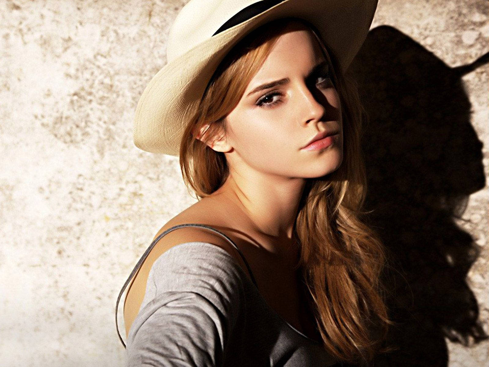 Emma Watson Wearing A Stylish Pandora Hat Background