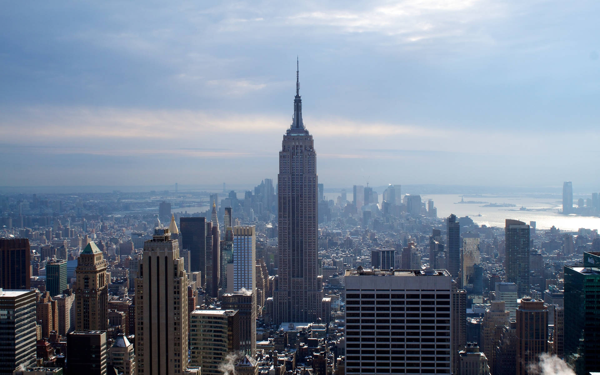 Empire Building In Crowded New York Hd Background