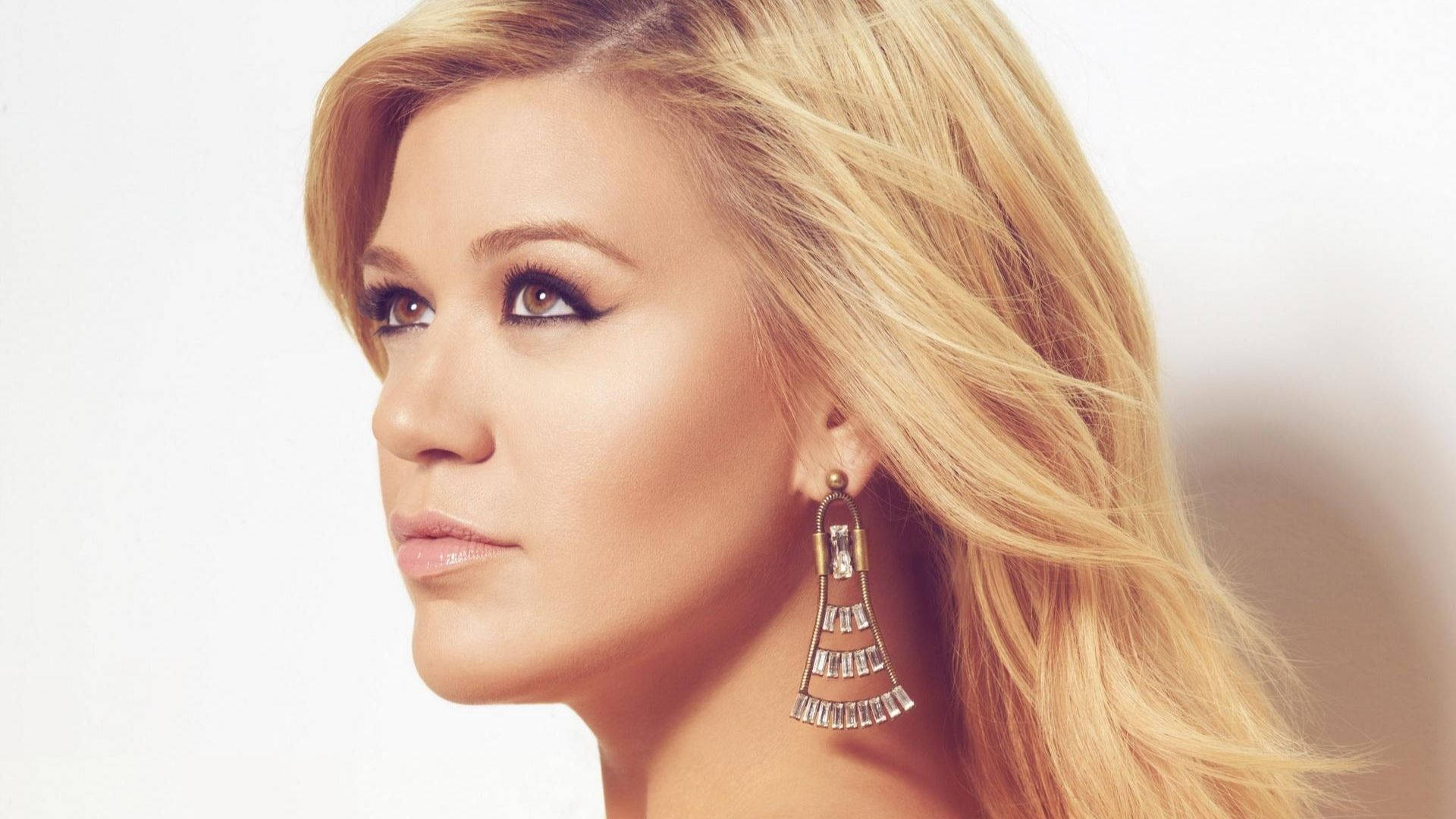 Empowered Kelly Clarkson Looking Up Background