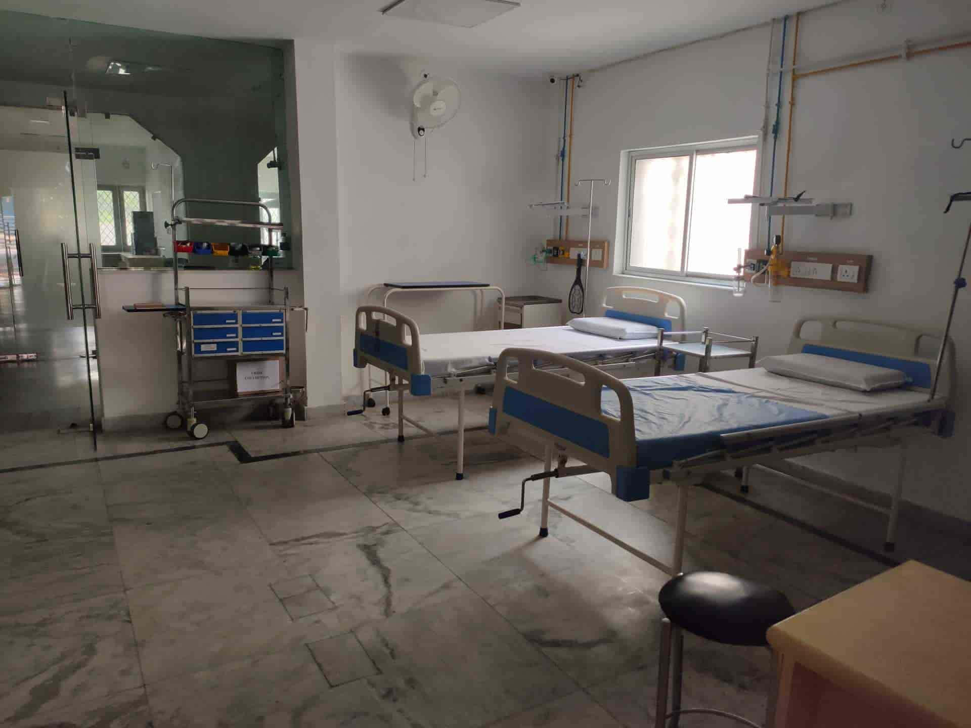 Empty Public Clinic Hospital Bed Background