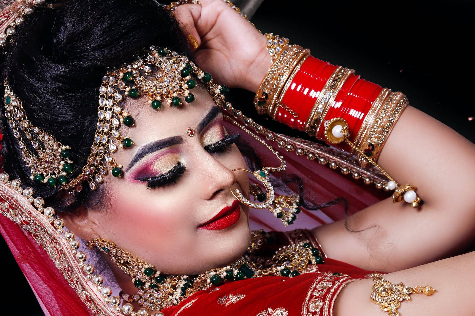Enchanting Bride At Indian Wedding Background