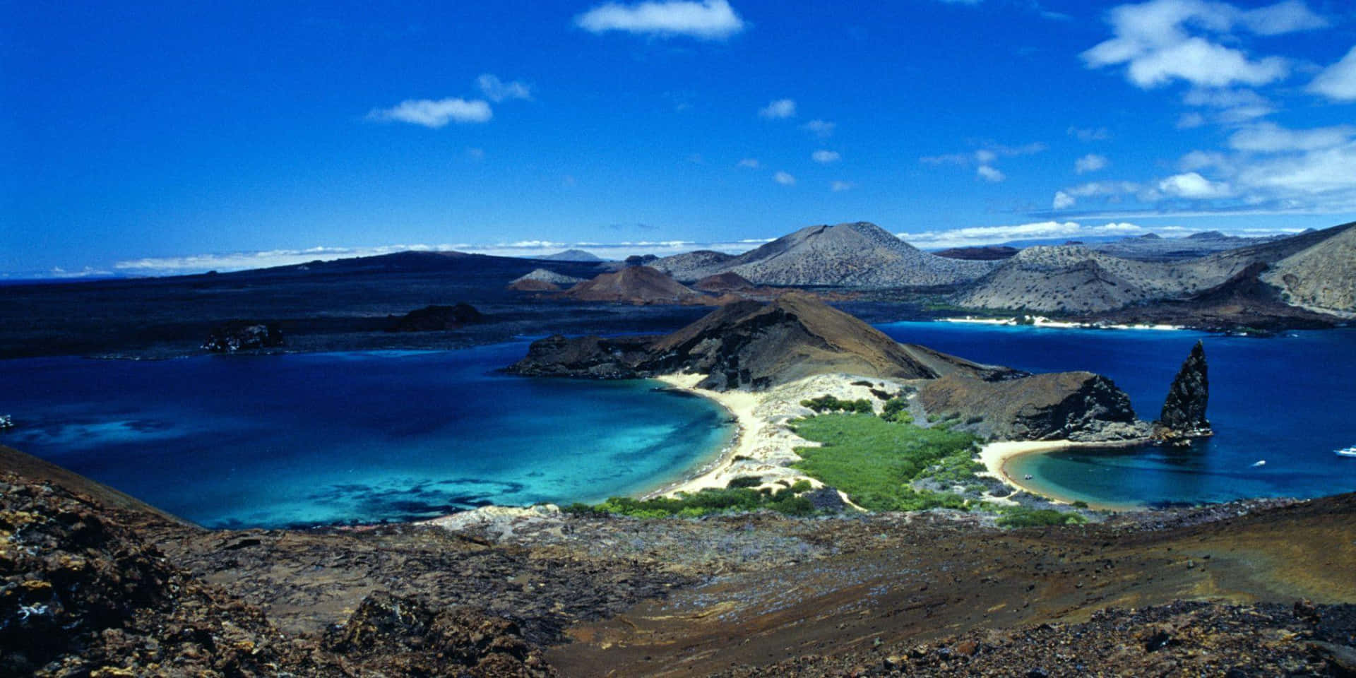 Enchanting Galapagos Island In Ecuador Background