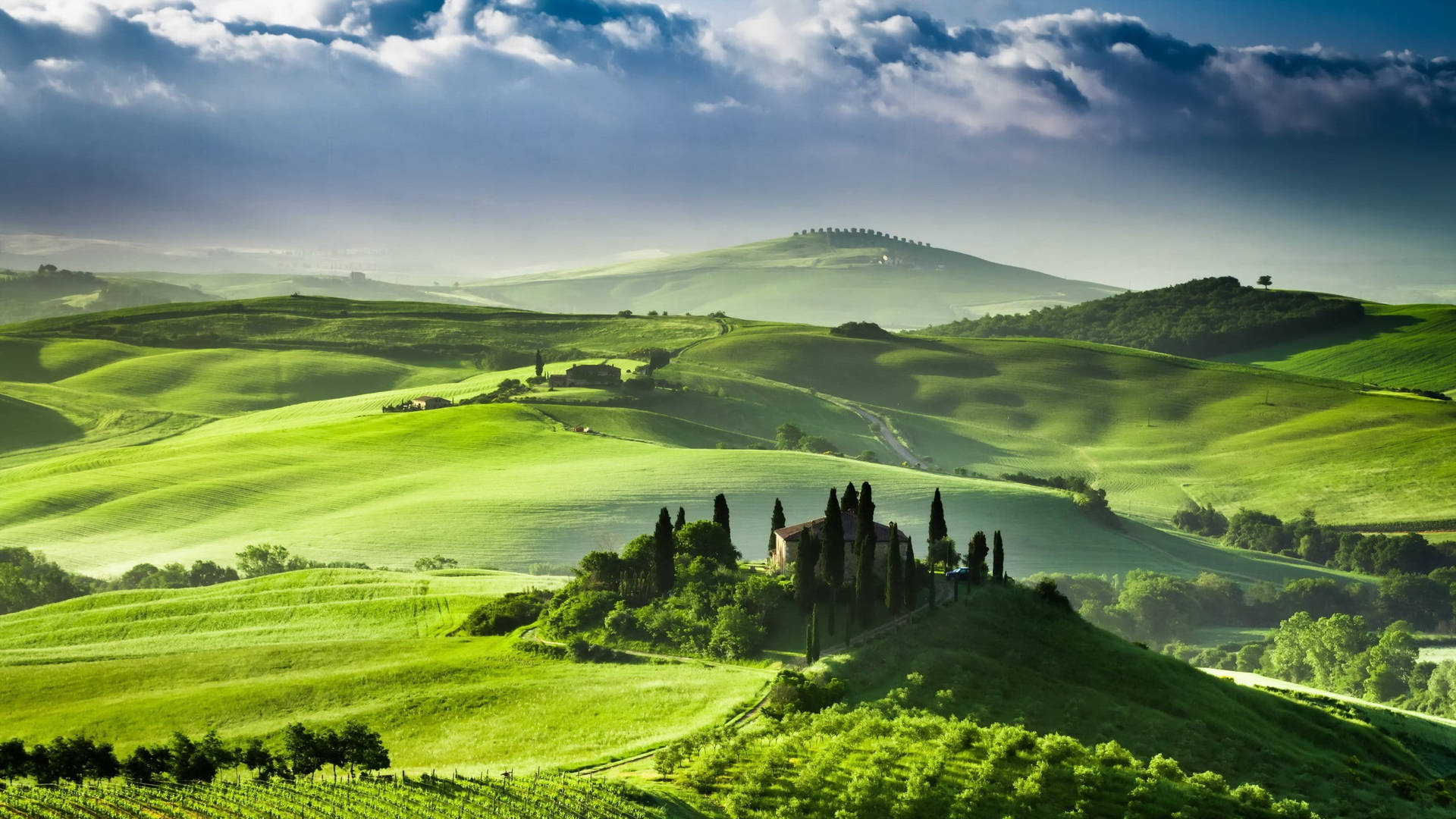 Enchanting Green Hill In Tuscany Background
