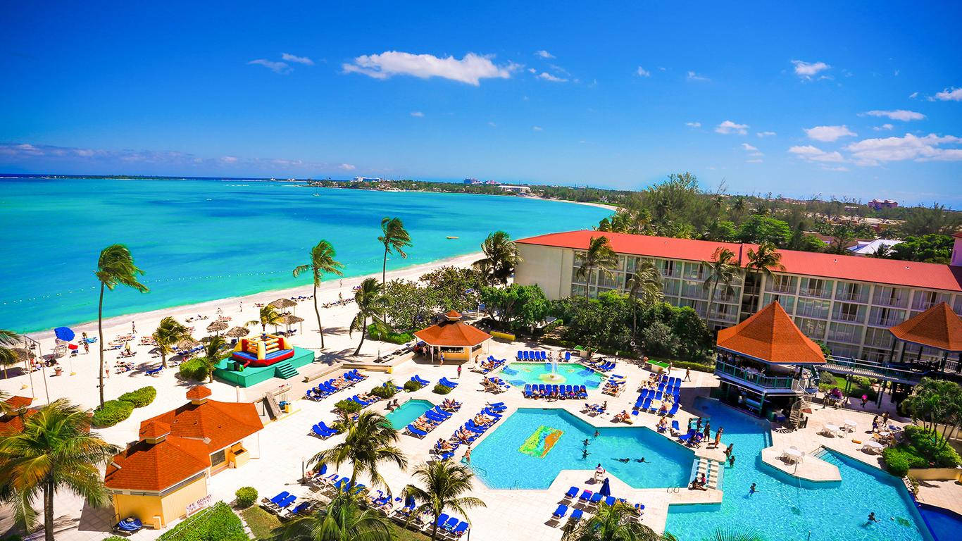 Enchanting Luxury Of Nassau Bahamas Pools Background