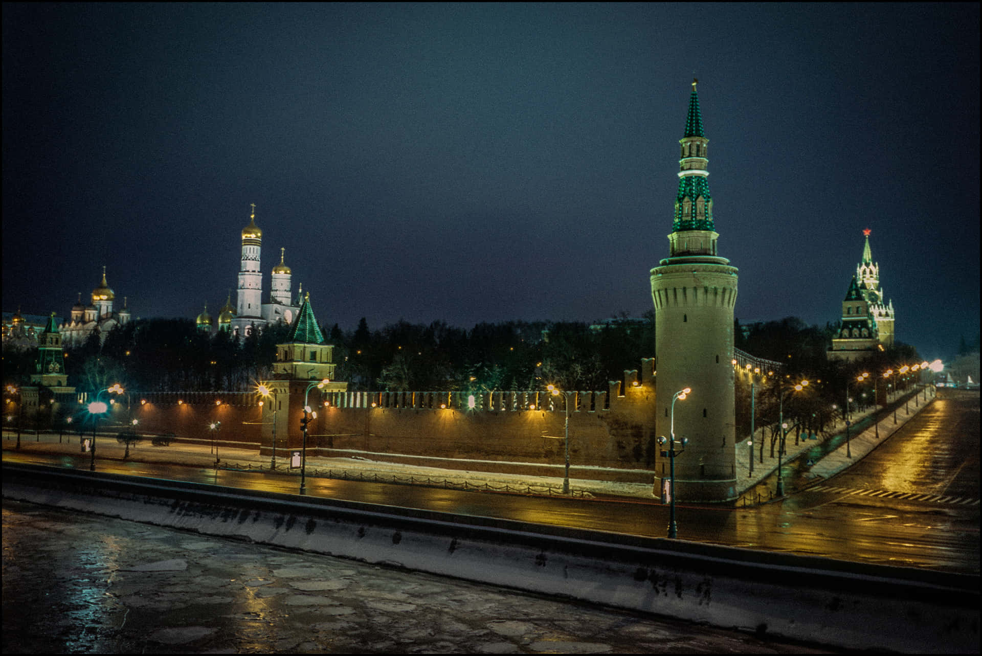Enchanting View Of The Majestic Kremlin Background