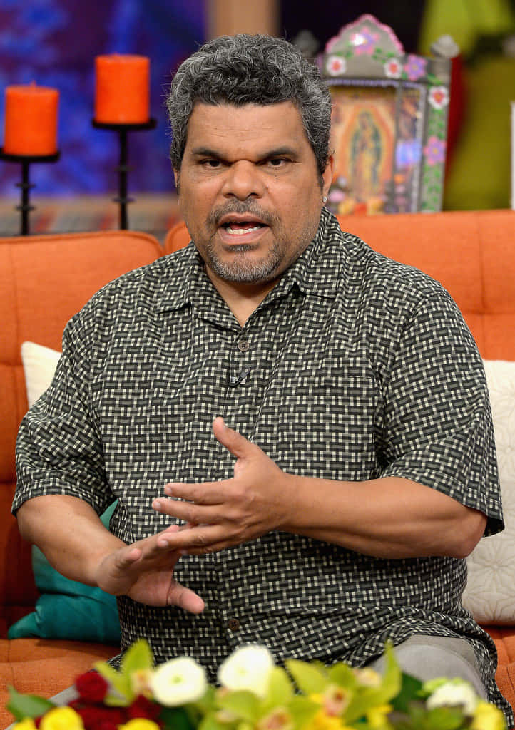 Engaging Portrait Of The Versatile Actor, Luis Guzmán Background