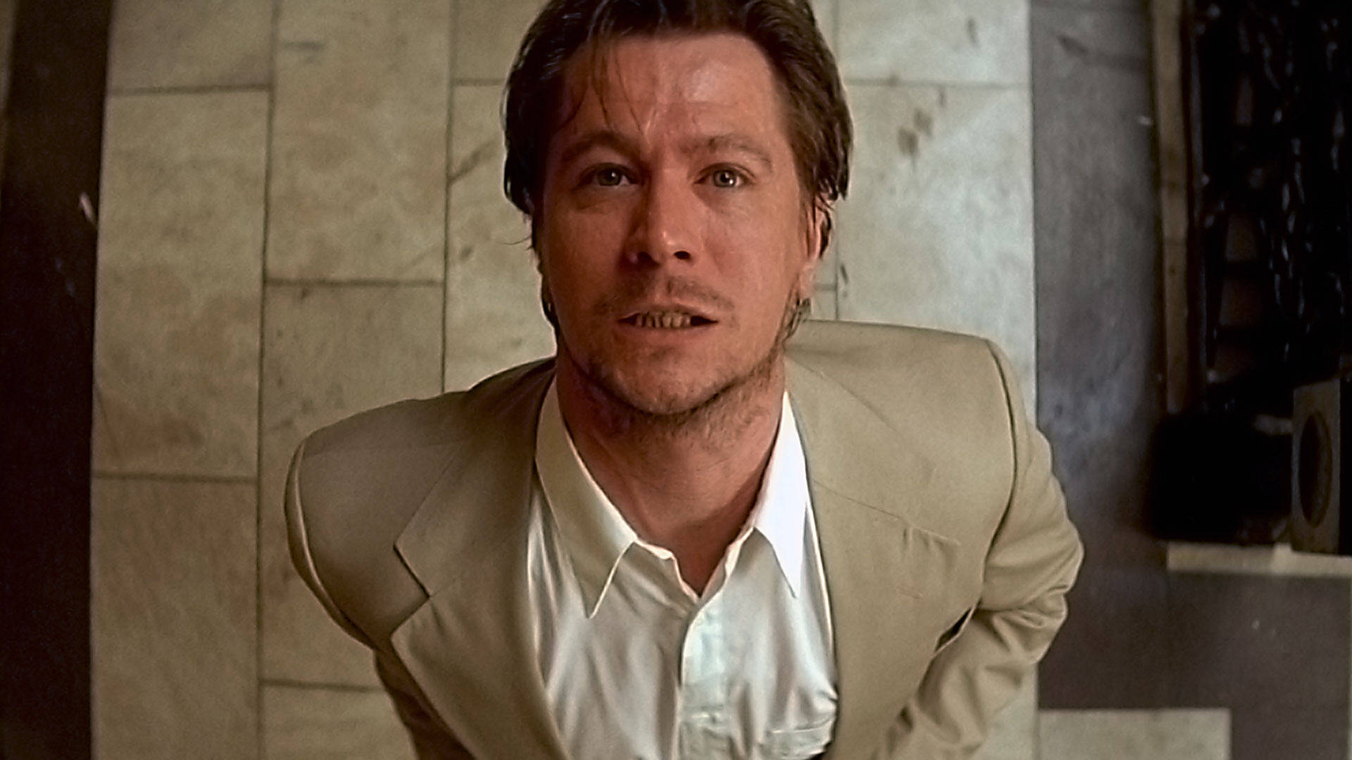 English Actor Gary Oldman In Leon Background