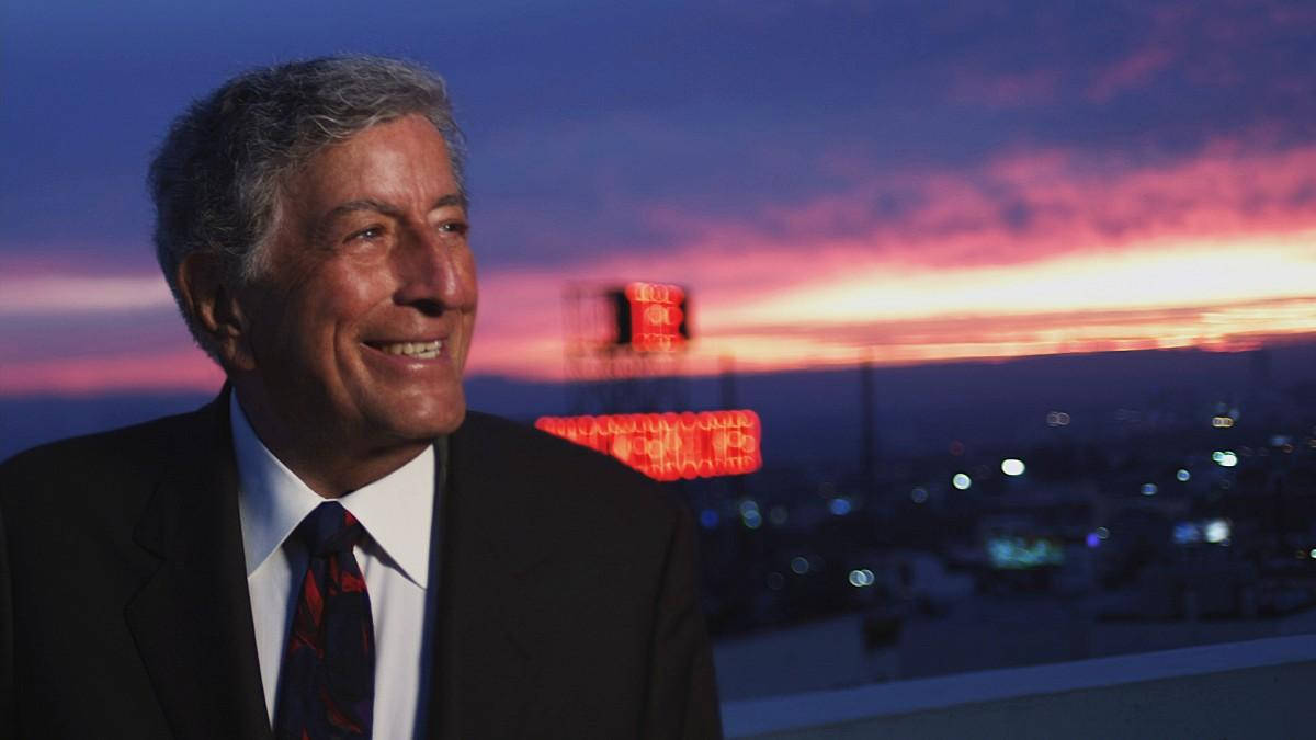 English Actor Tony Bennett Sunset View Background