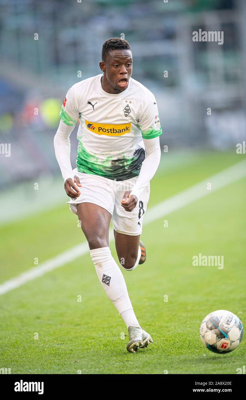 Enigmatic Swiss Midfielder Denis Zakaria In Action Background