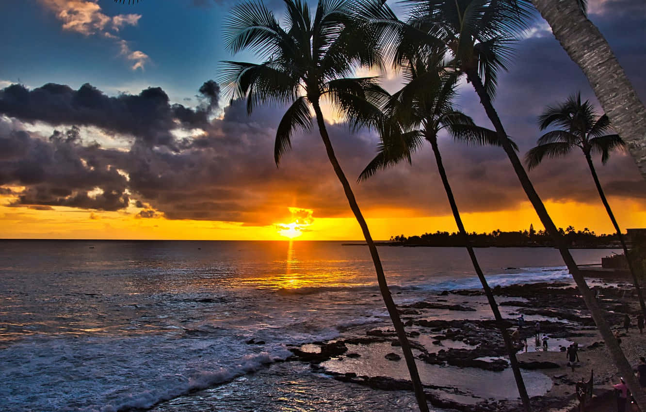 “ Enjoy A Beautiful Sunset Over The Hawaiian Skies.” Background