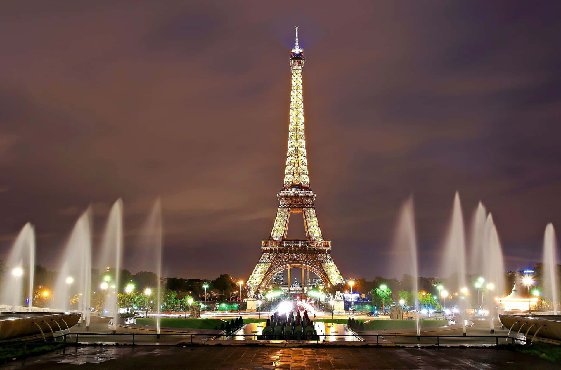 Enjoy A Bird's-eye View Of Spectacular Paris Background