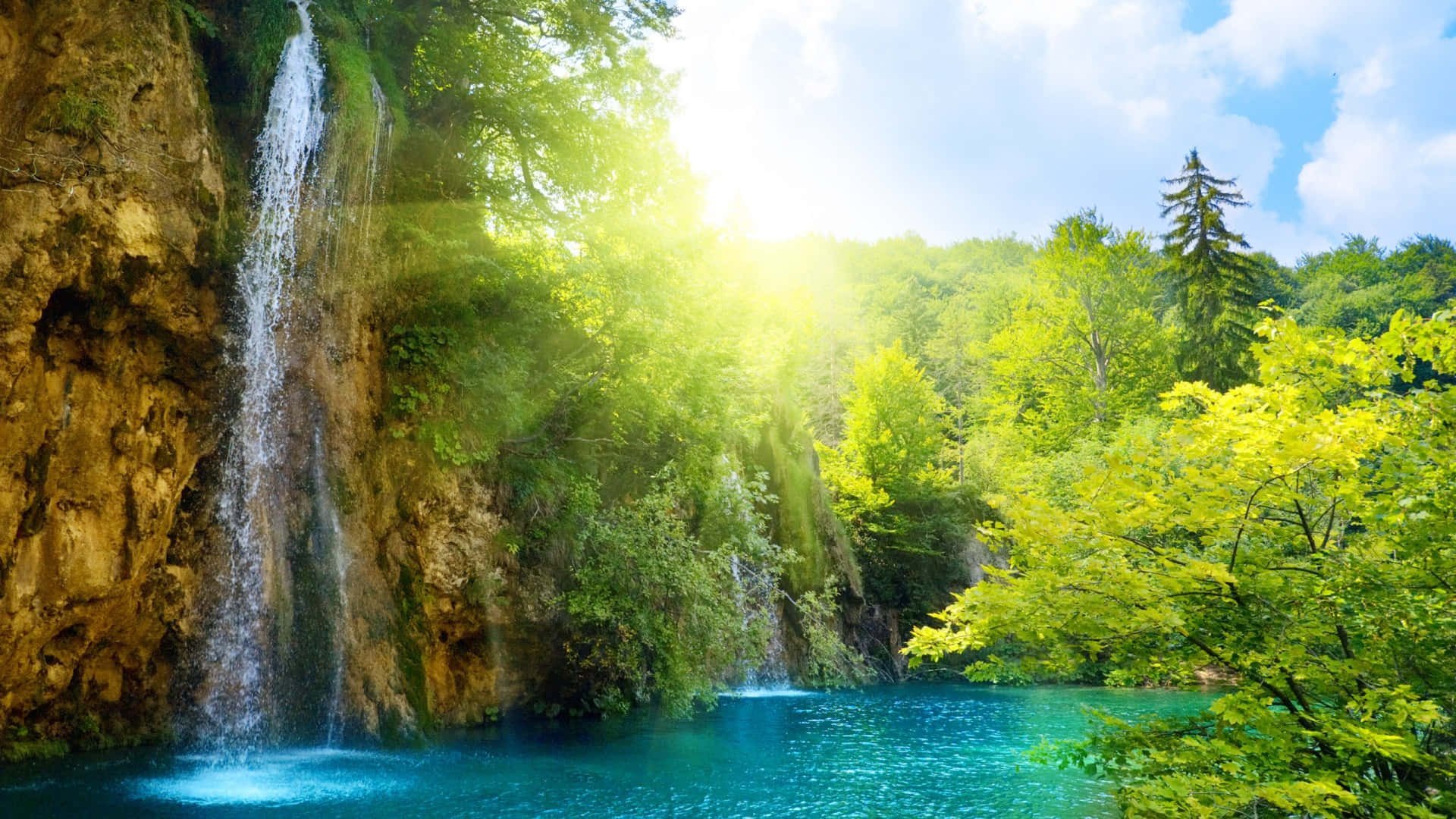 Enjoy A Cloudy Day With This Serene Nature Desktop Background