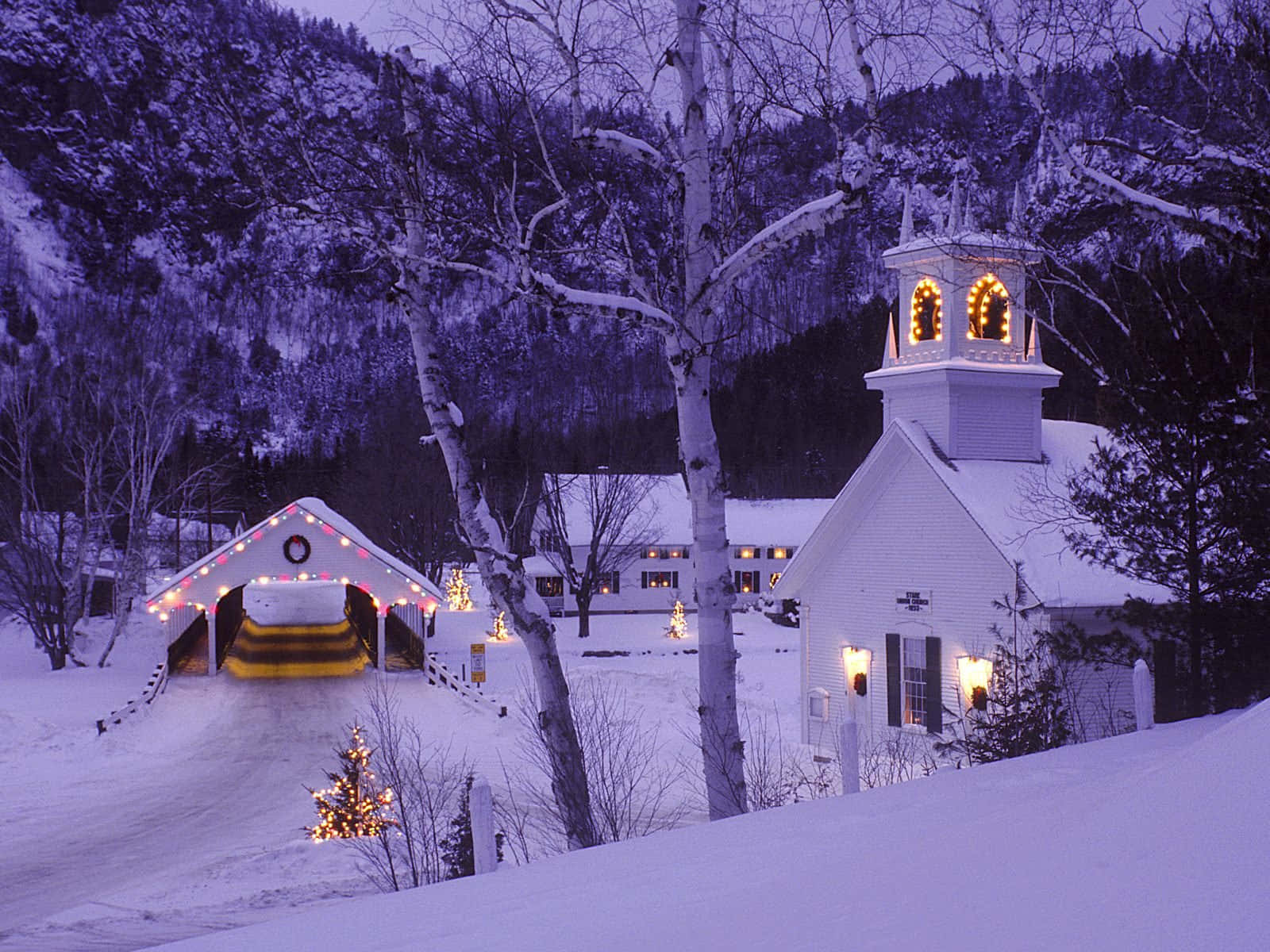 Enjoy A Fresh Winter Getaway In The White Mountains Of New Hampshire Background