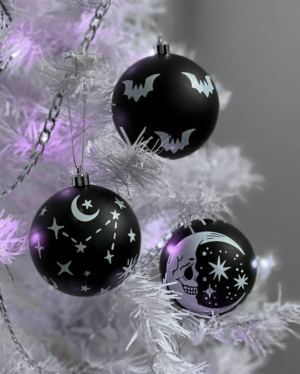 Enjoy A Gothic And Spooky Christmas With This Eerie Setting Background