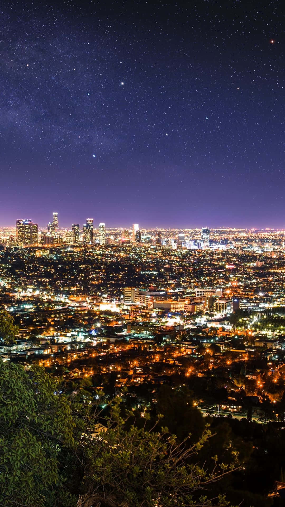 Enjoy A Mesmerizing Skyline Of Los Angeles From The Comfort Of Your Iphone! Background
