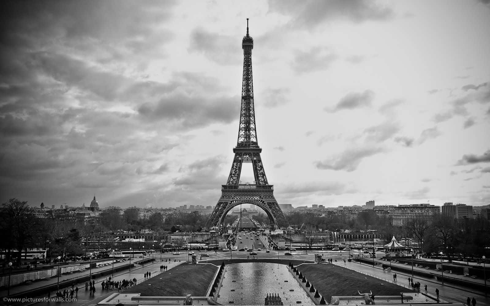 Enjoy A Night View Of Paris Background