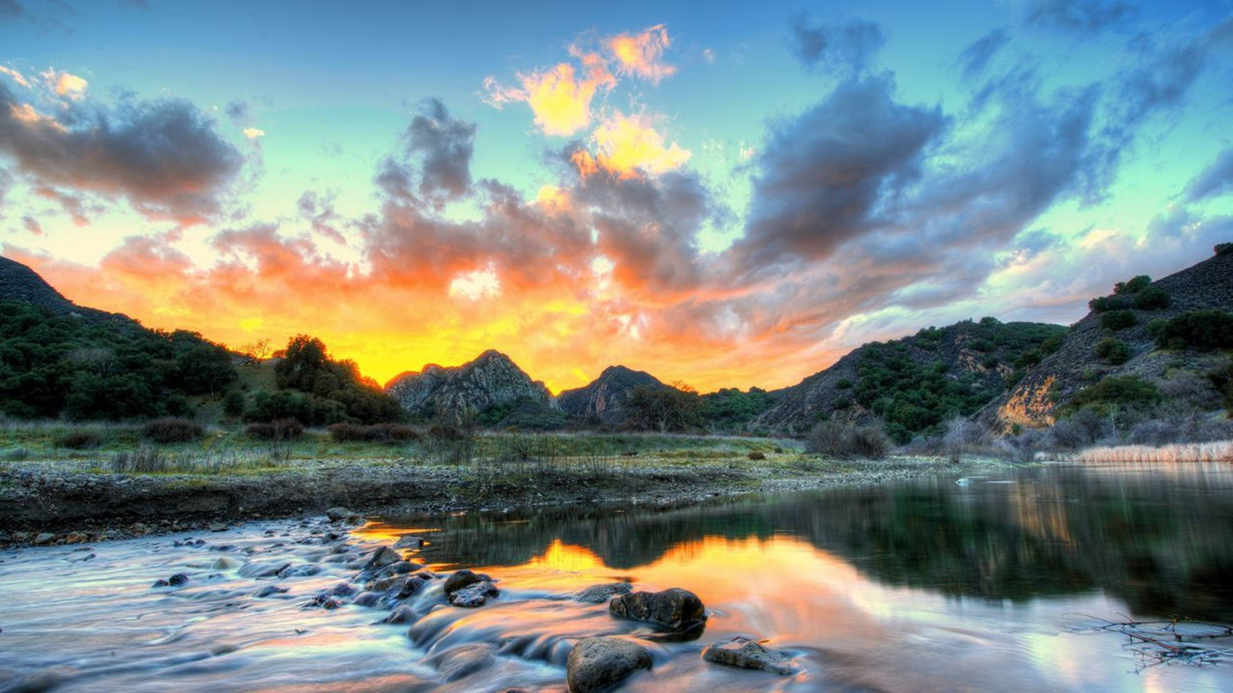 Enjoy Breathtaking Views Of The California Coastline At Malibu Background