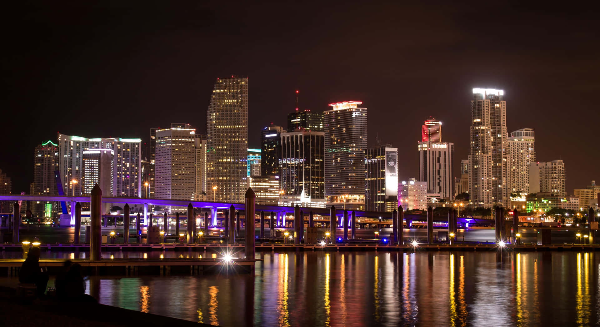 Enjoy The Beautiful Skyline Of Miami In 4k. Background