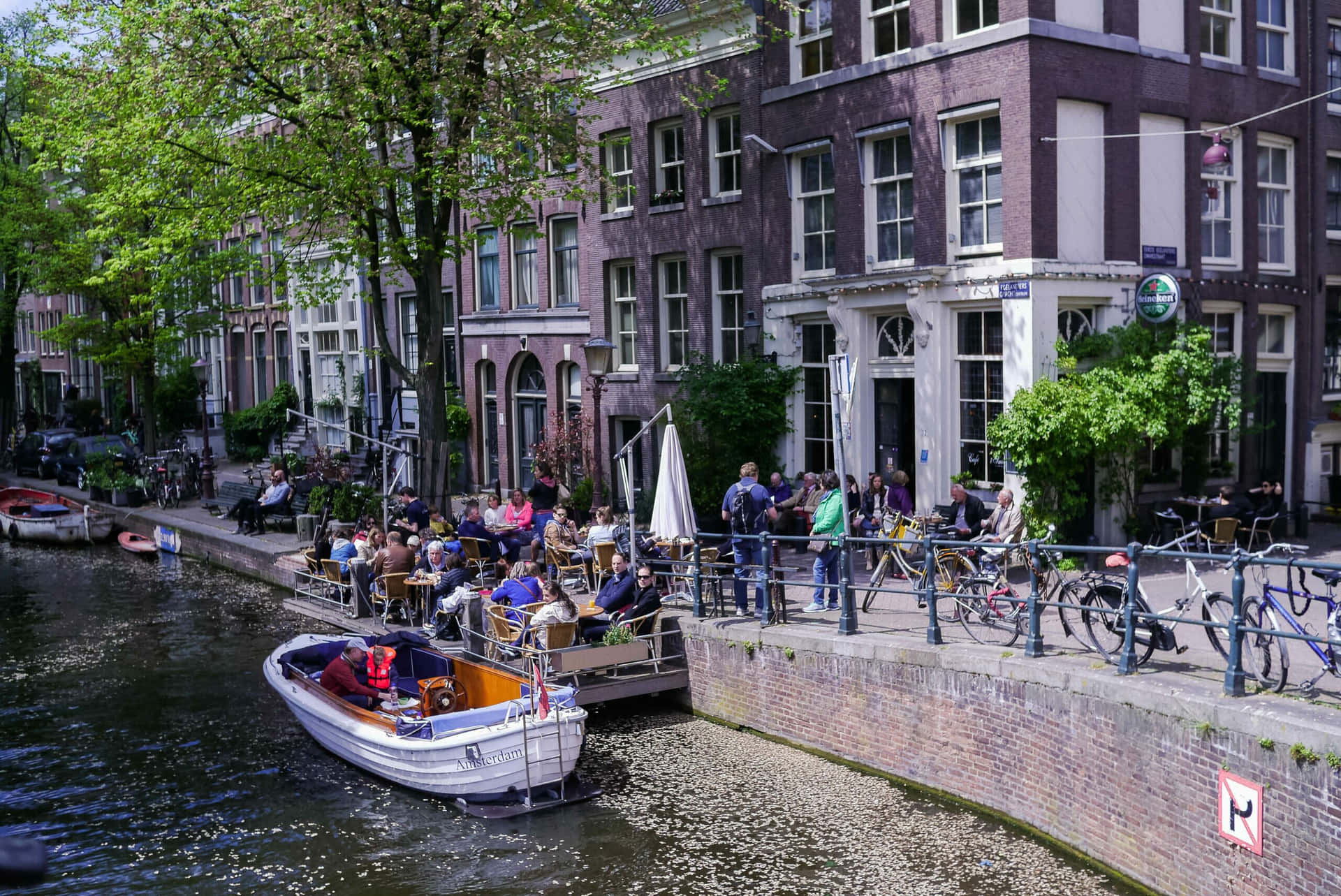 Enjoy The Beauty Of Amsterdam During Spring! Background