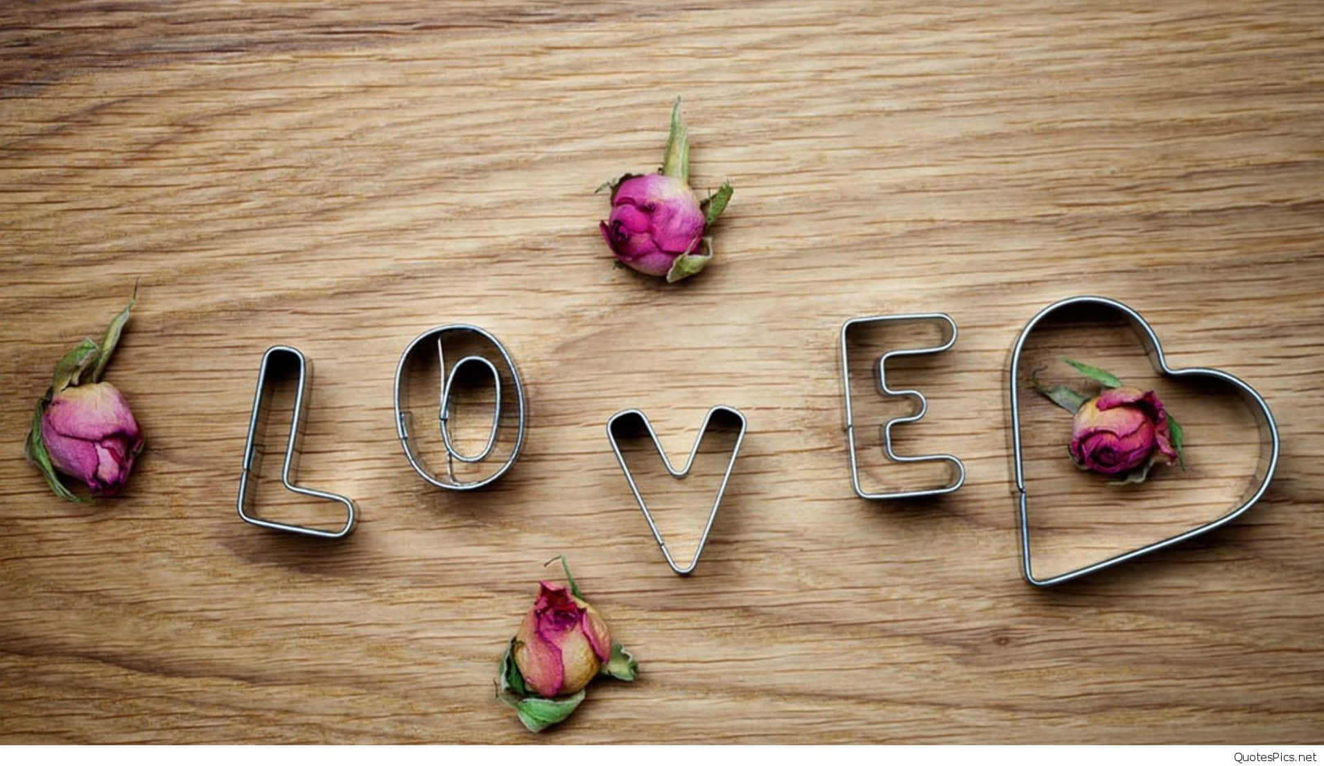 Enjoy The Beauty Of True Love Background