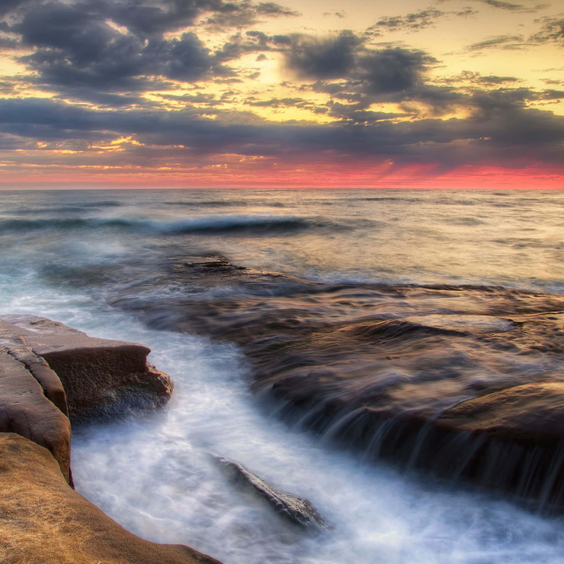 Enjoy The Breathtaking Beauty Of Southern California Background