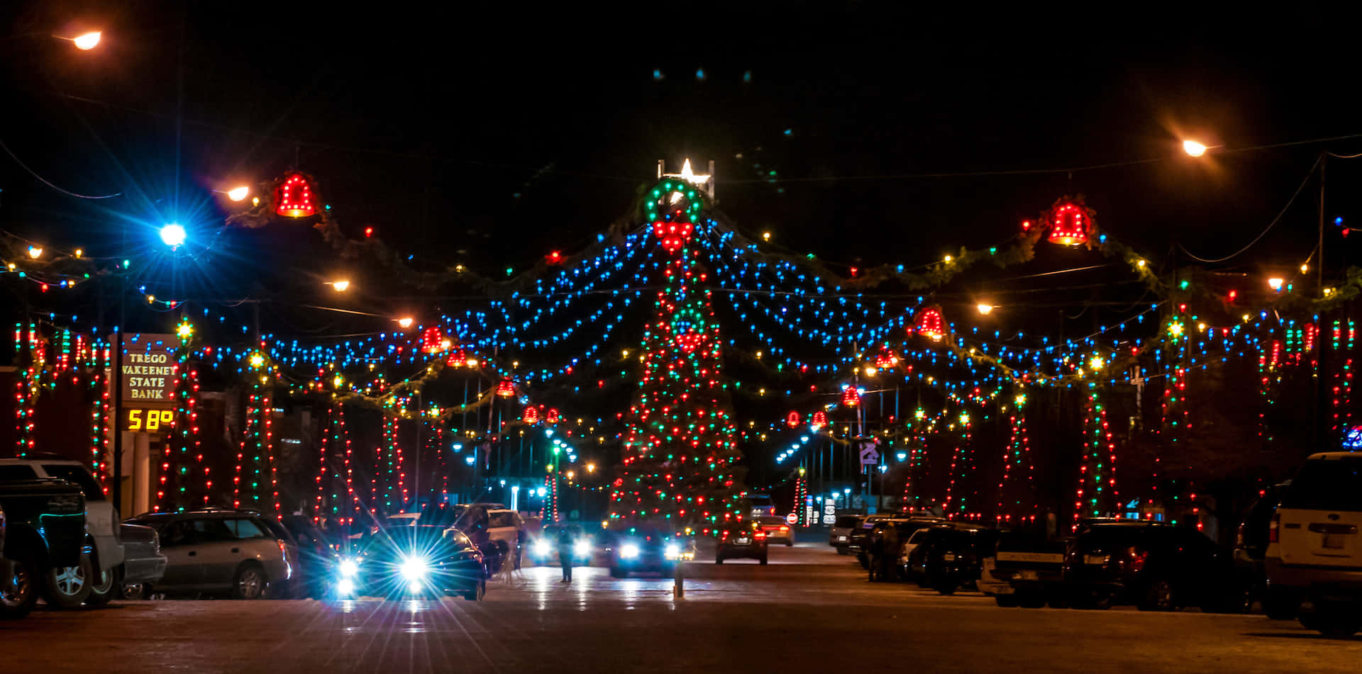 Enjoy The Christmas Lights In Kansas!