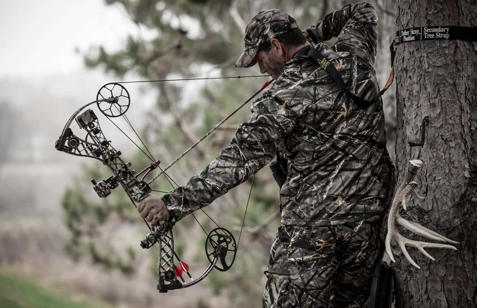 Enjoy The Cold-weather Hunt With Hunting Camo Background