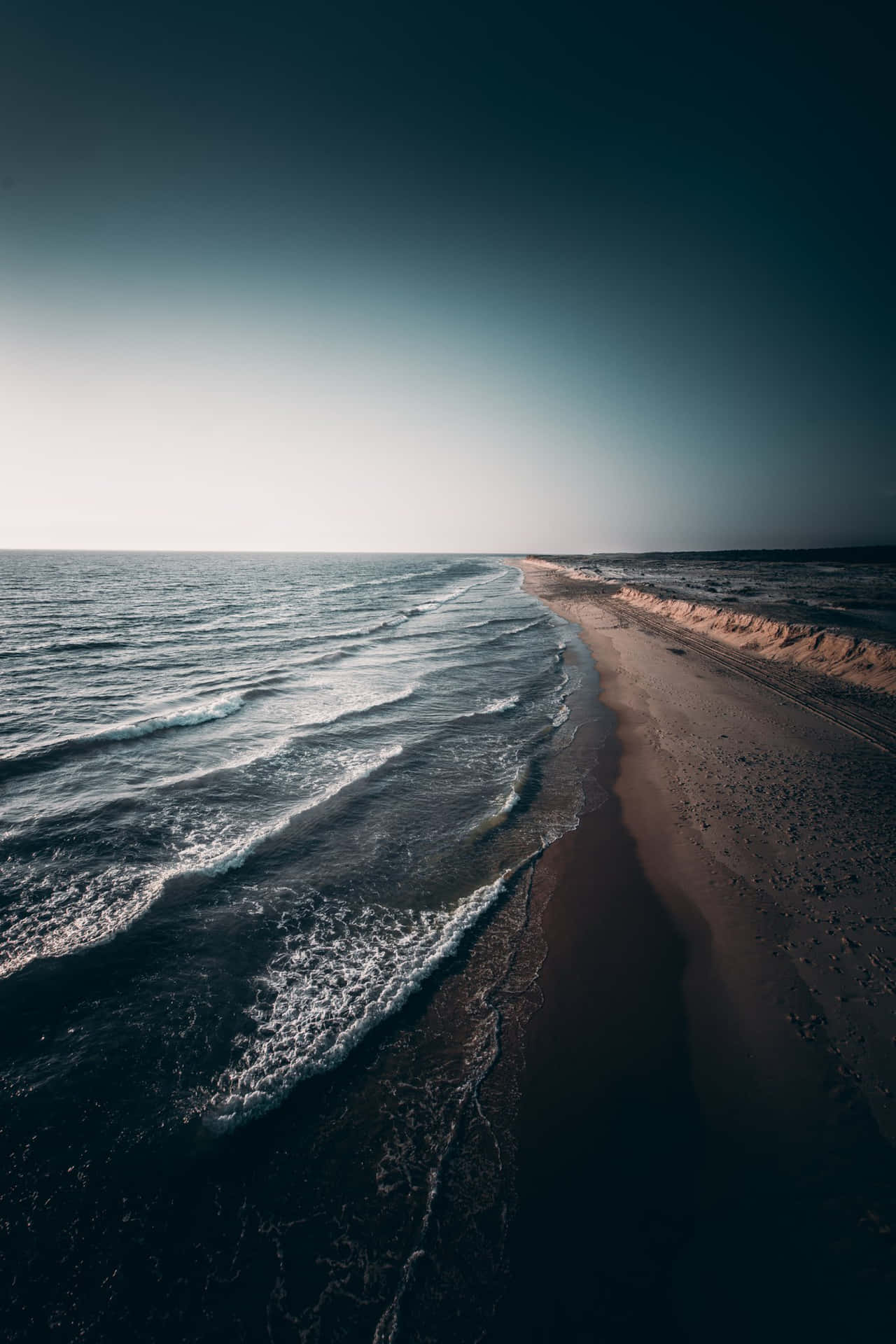 Enjoy The Elegance And Simplicity Of A Modern Iphone Background