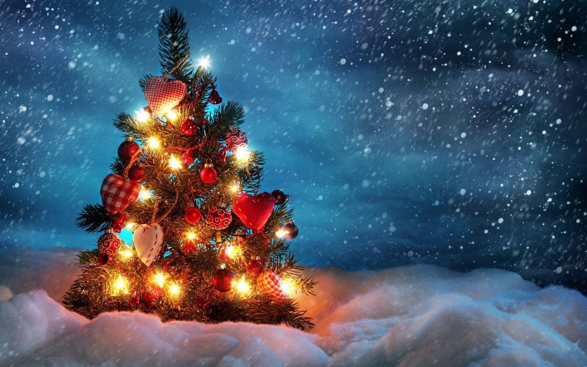 Enjoy The Festive Season With A Christmas Mac Background