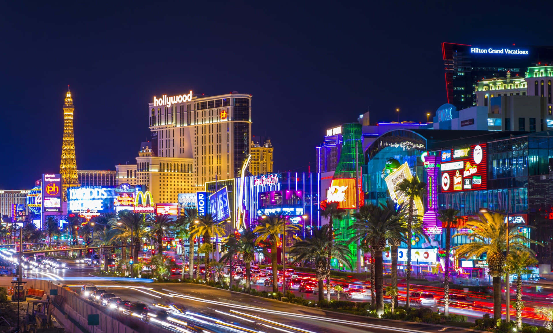Enjoy The Glitz And Glamor Of Las Vegas Background
