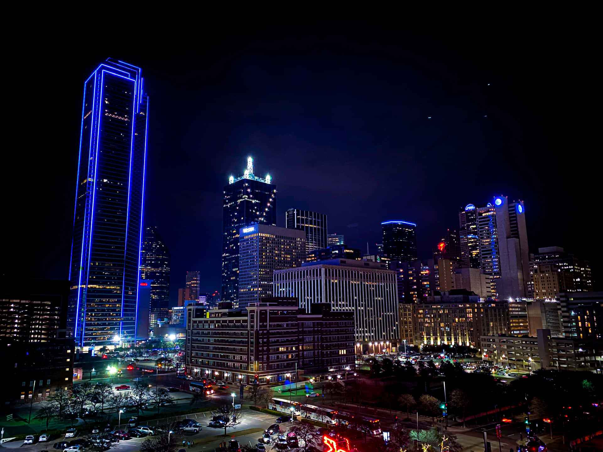 Enjoy The Magnificent Skyline Of Dallas, Texas Background
