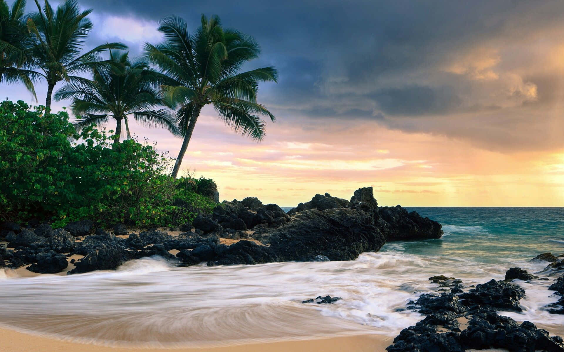 Enjoy The Majestic Beauty Of Hawaii Beach