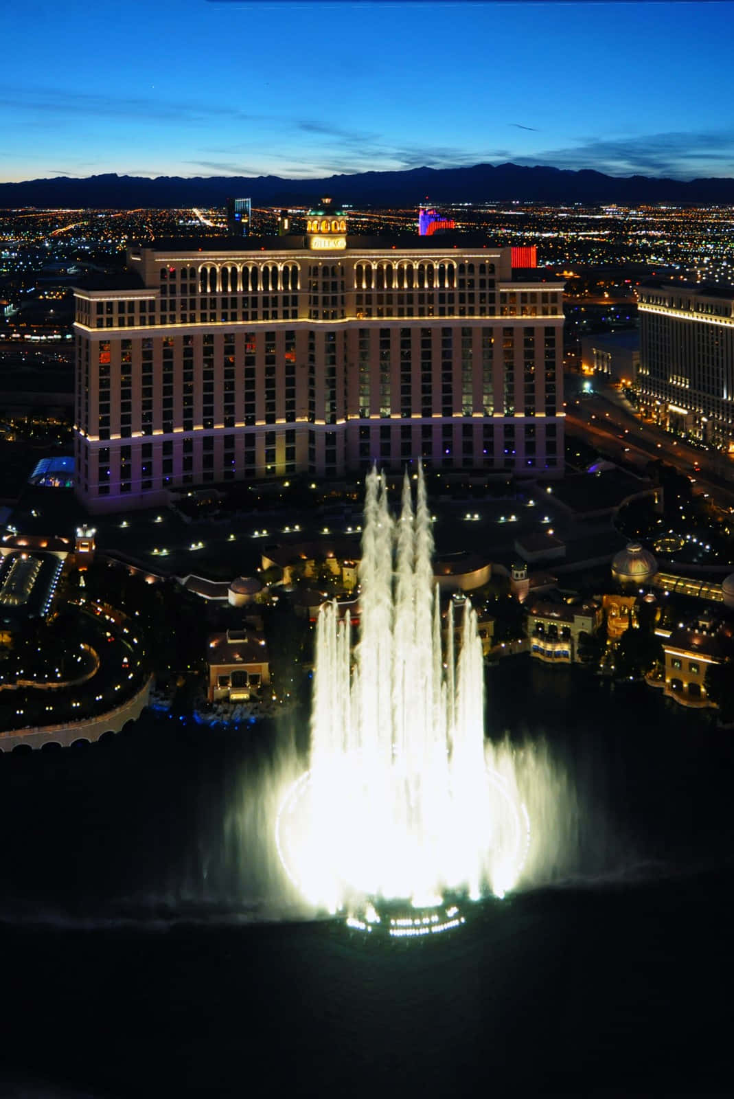 Enjoy The Night In Vegas With Your Phone Background