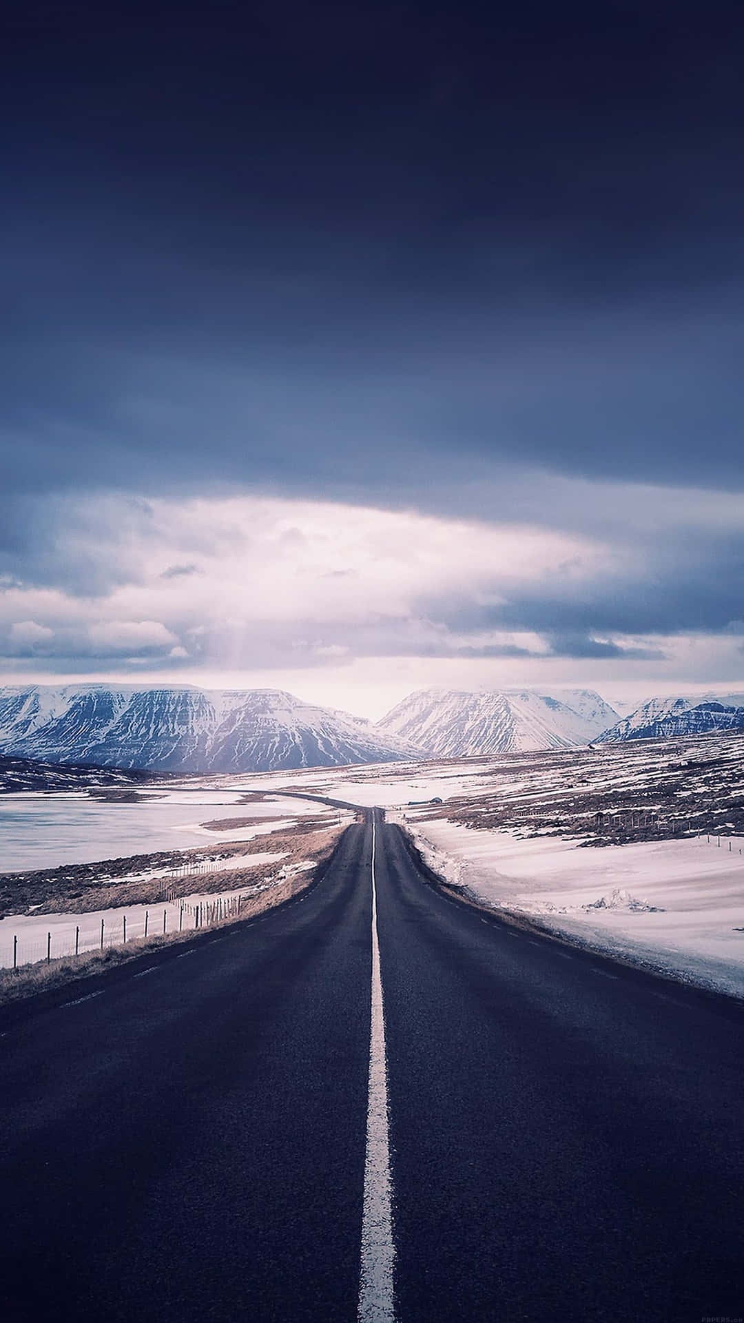 Enjoy The Peaceful Beauty Of Winter With An Iphone 6 Plus. Background