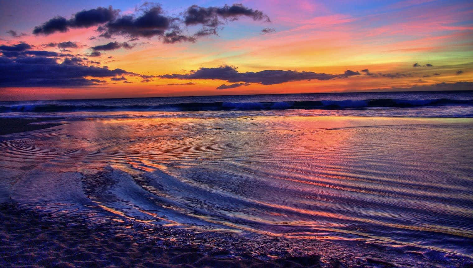 Enjoy The Relaxing View Of A Stunning Hawaiian Sunset. Background