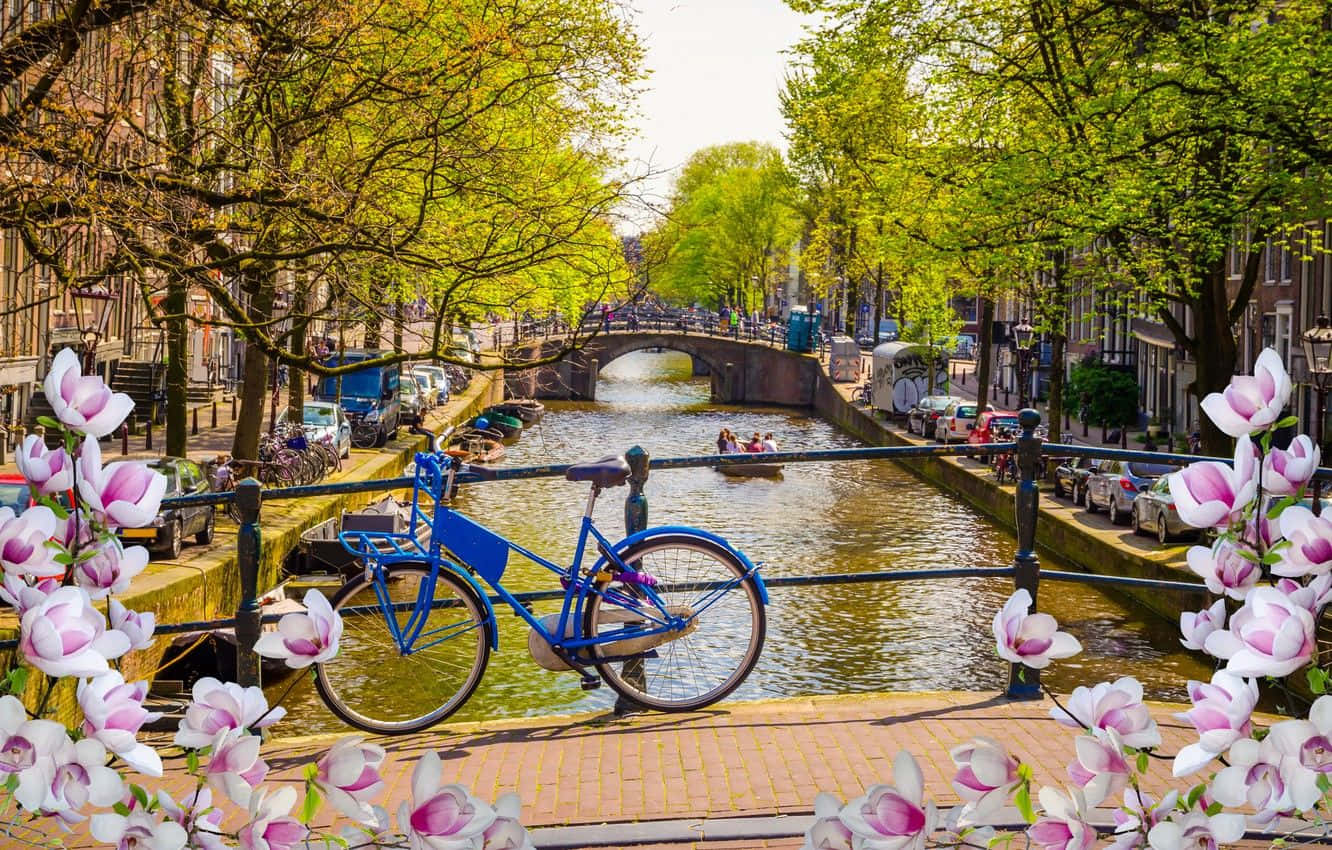 Enjoy The Sights And Sounds Of Amsterdam In The Spring. Background