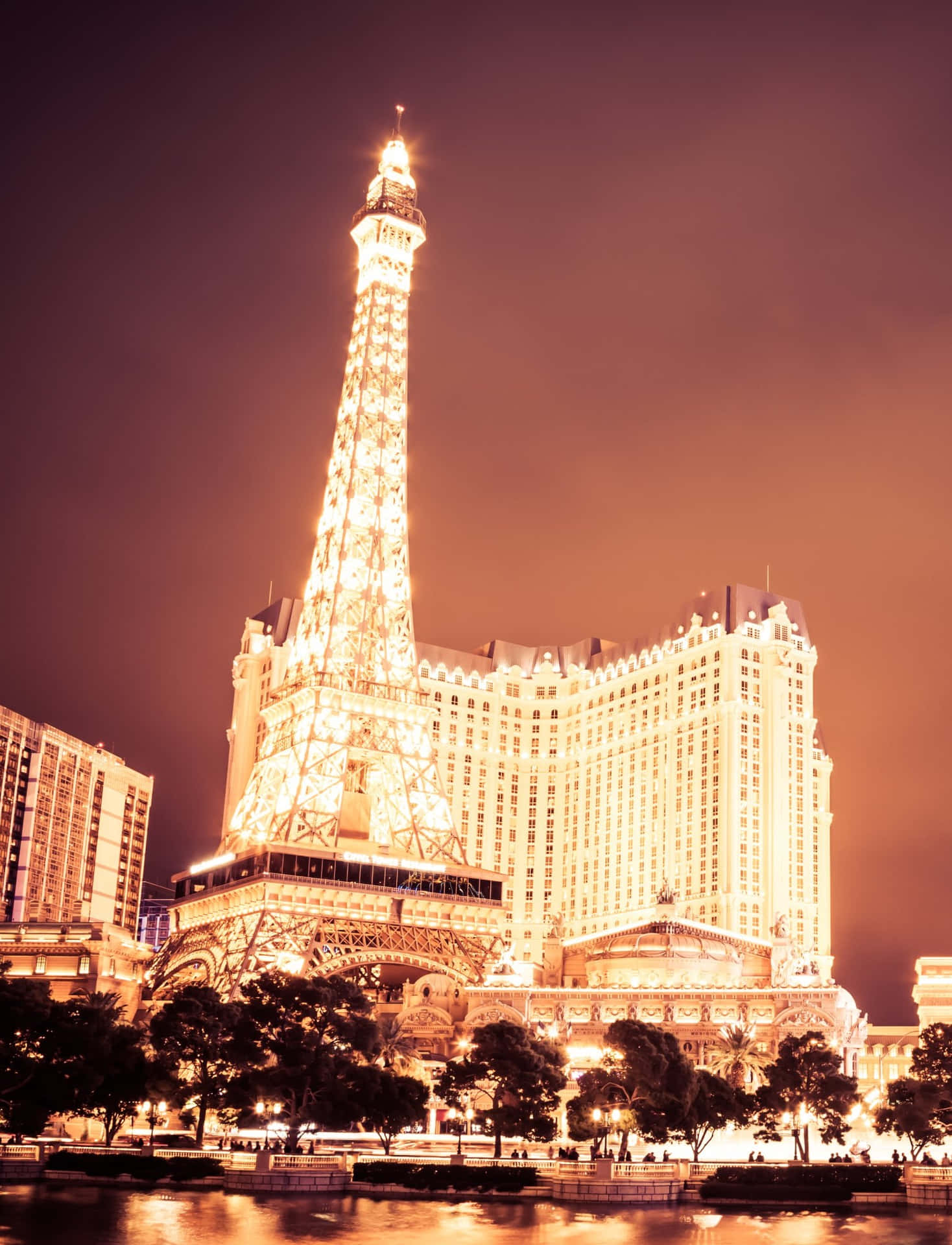 Enjoy The Sights, Sounds And Vibrant Nightlife Of Las Vegas On Your Phone Background