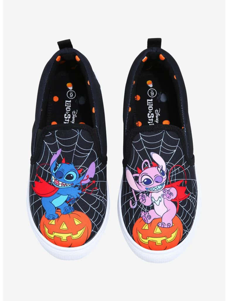 Enjoy The Spooky Spirit Of Halloween With Lilo & Stitch! Background