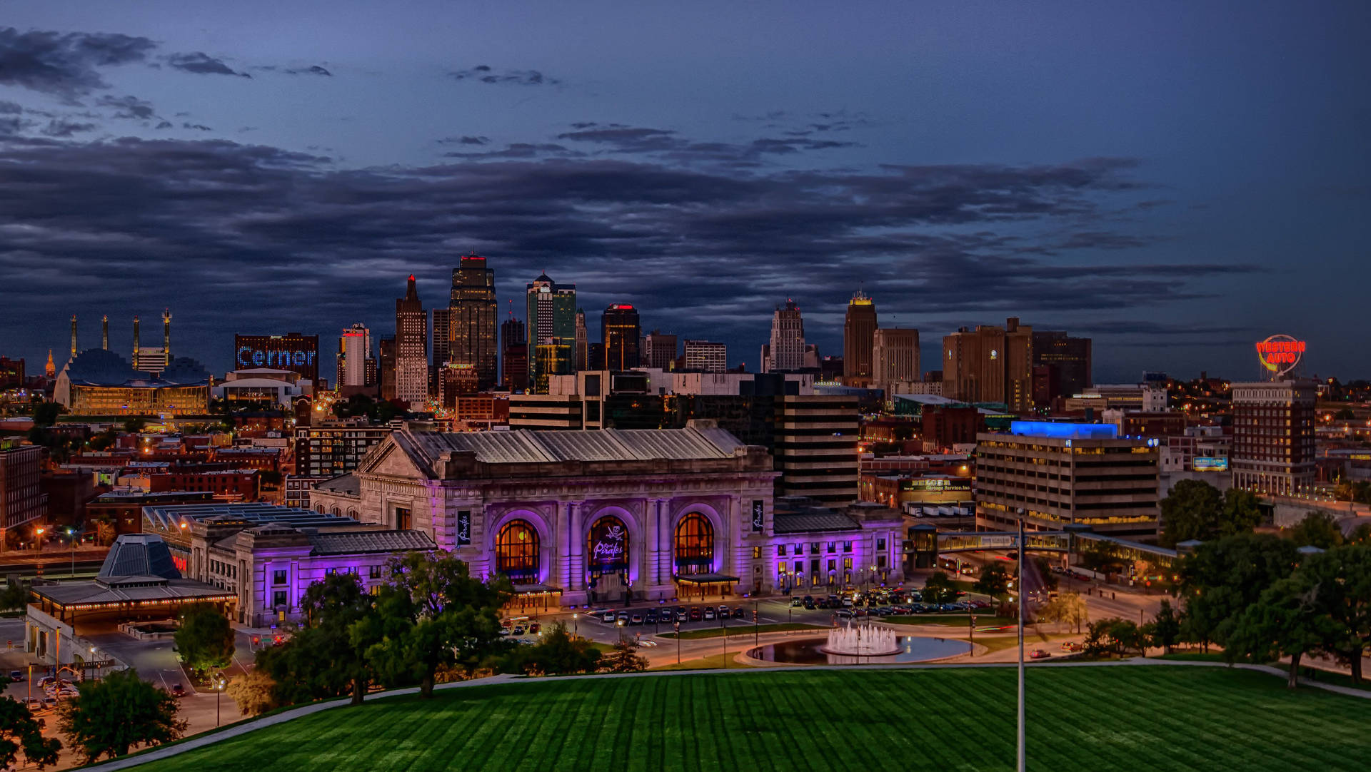 Enjoy The Stunning Night Sky Over Kansas City Background