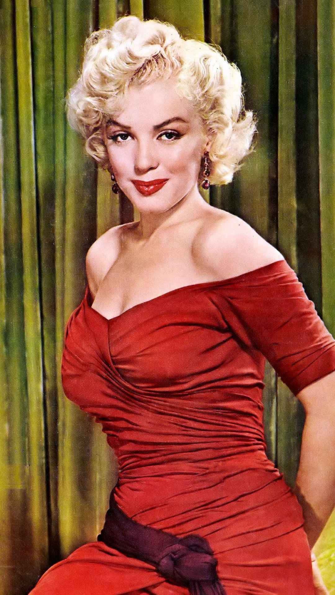 Enjoy The Superstar Style With The Marilyn Monroe Iphone Background