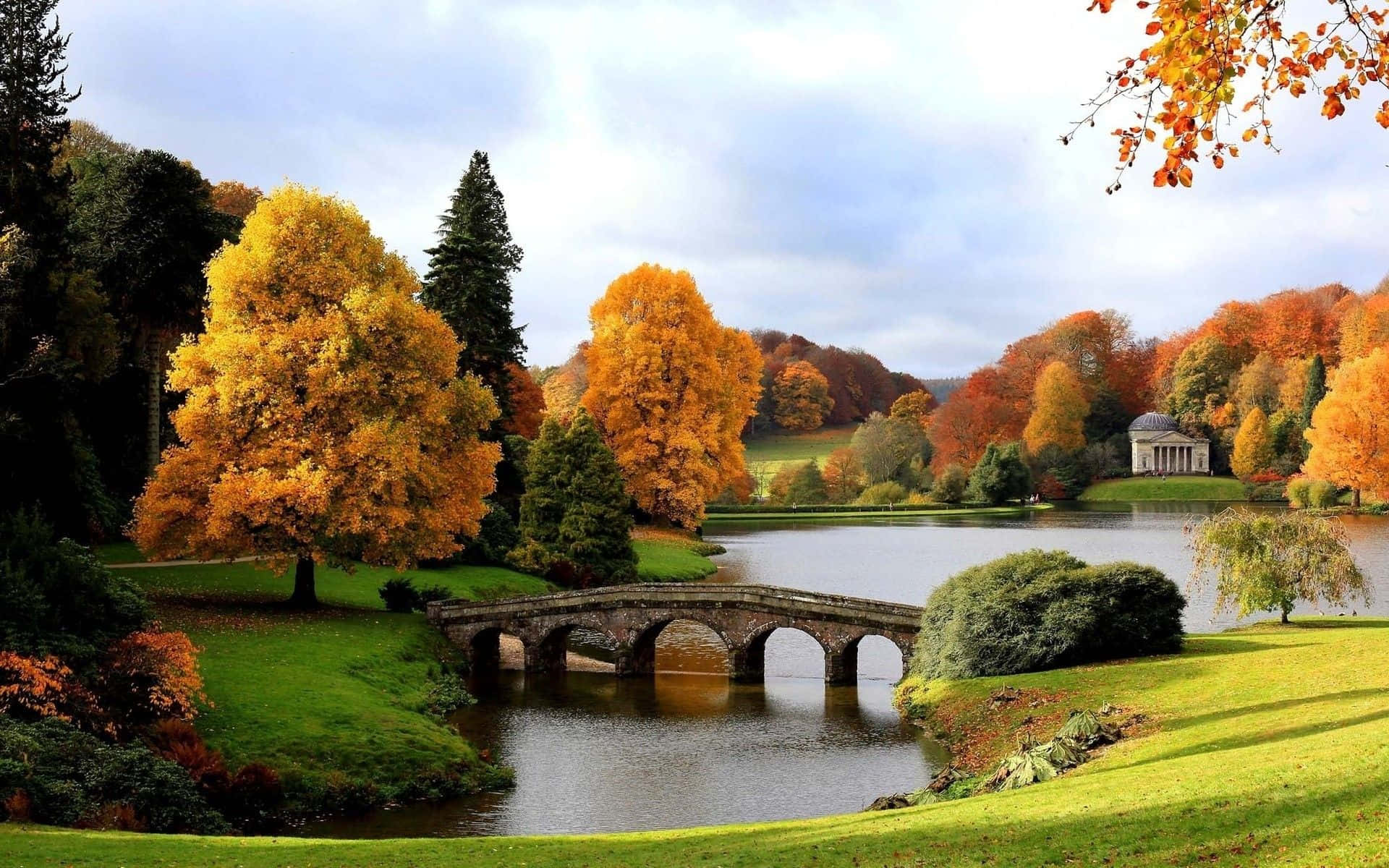 Enjoy The Tranquil Beauty Of A New England Summer Background
