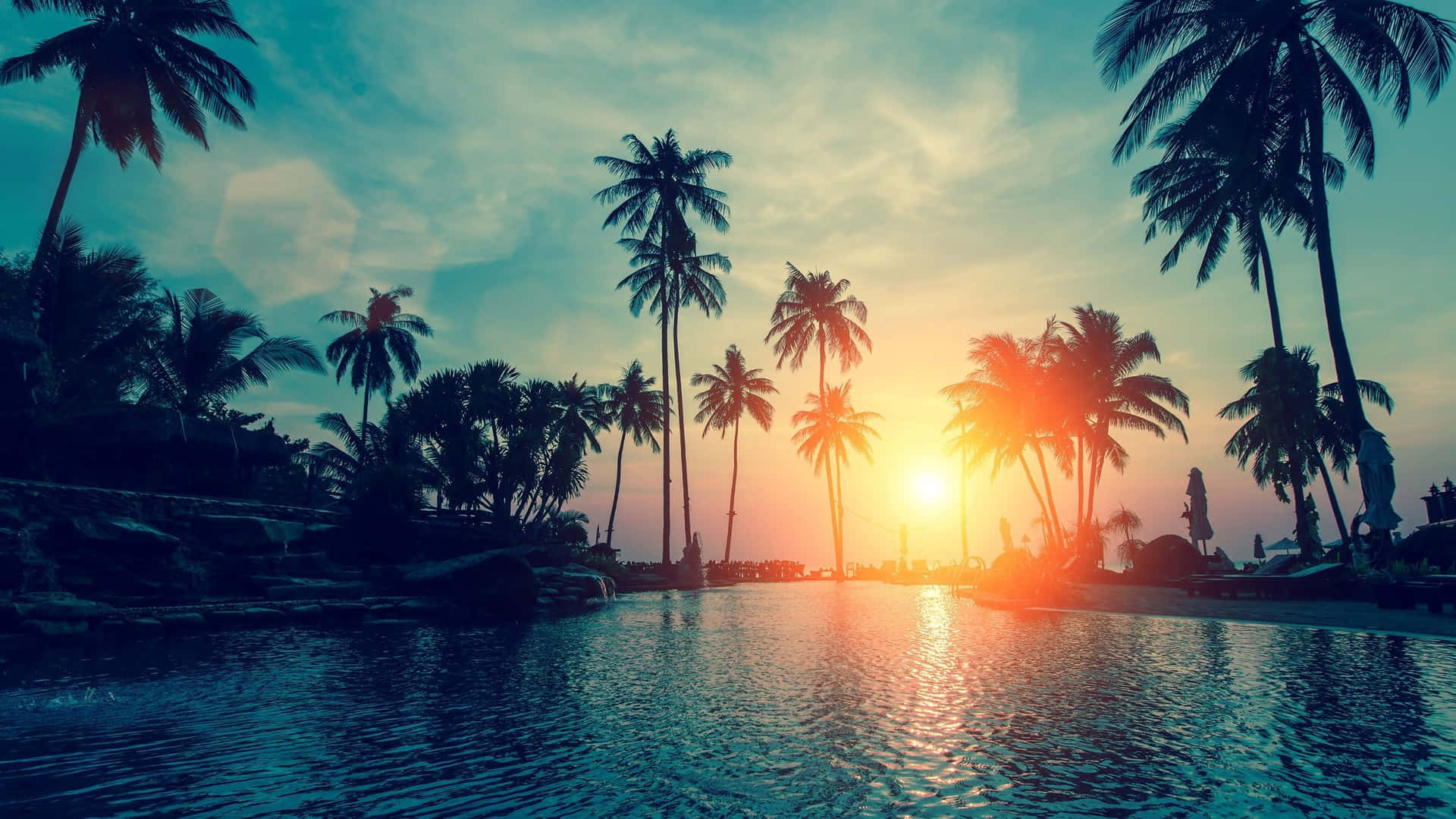 Enjoy The View Of An Aesthetic Beach On A Laptop. Background