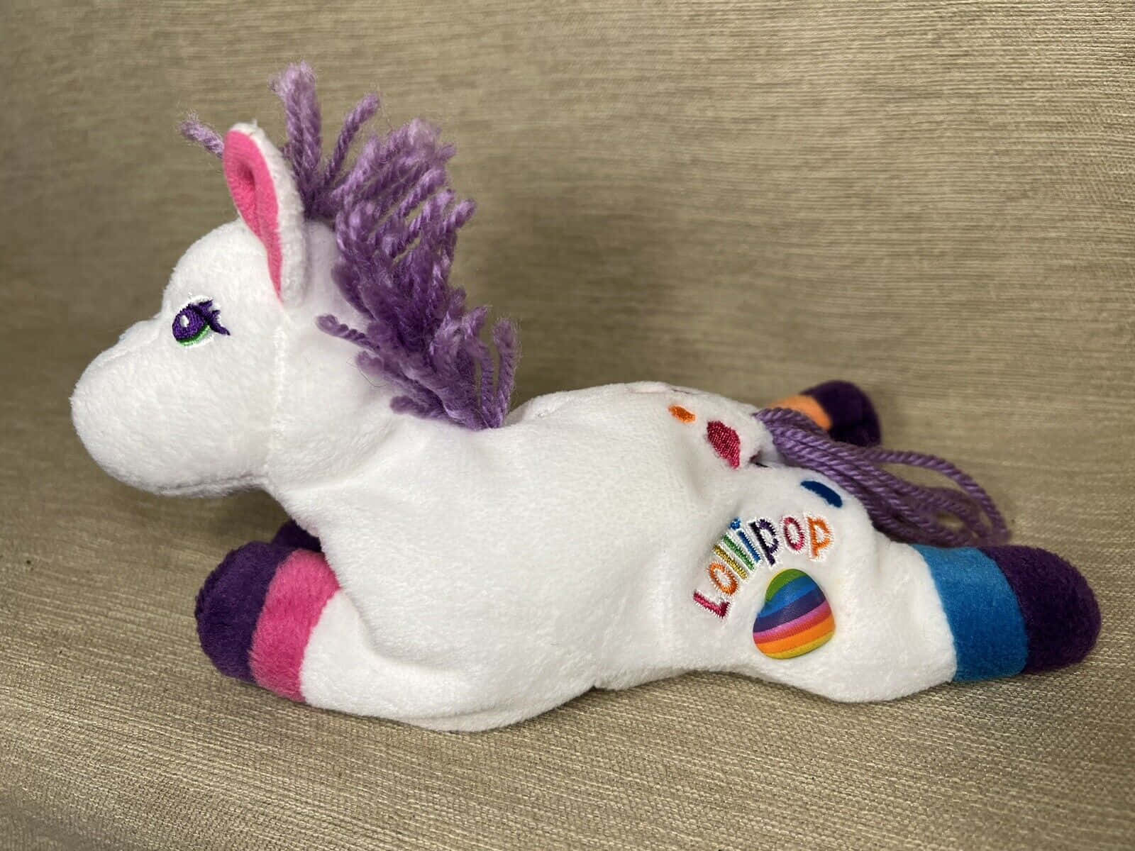 Enjoy Vibrant Colors And Mythical Fantasy With This Lisa Frank Unicorn Background