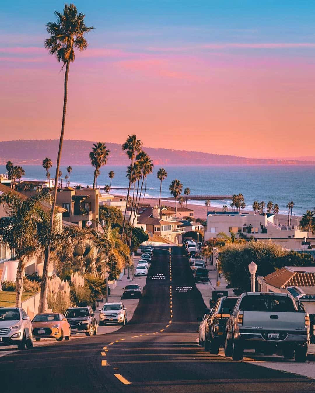 Enjoying A Beautiful Sunny Day In California Background